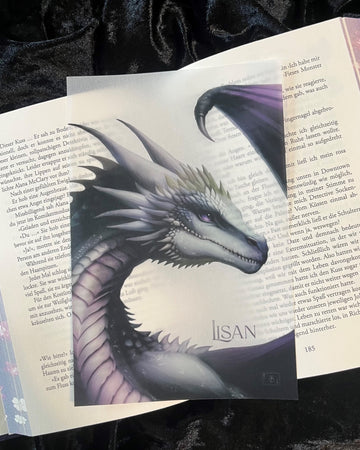 Das Page Overlay zeigt das Profil eines grau-rosa Drachen.